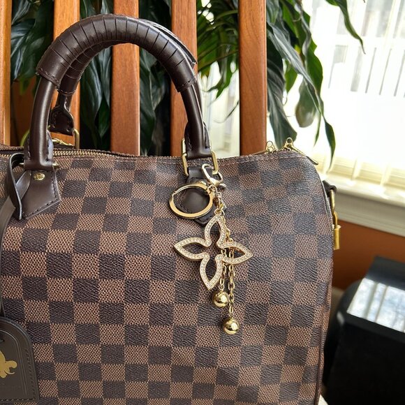 CLOVER Bag Charm Rhinestones Black Gold Tone - Picture 2 of 7